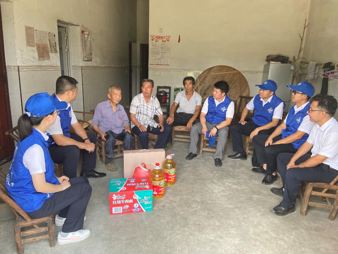 武宁电视台：一公局集团公司九江通武高速项目部爱心捐赠助力灾后重建                                                                                                                                                               